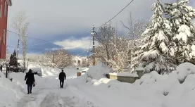 İki kentte eğitime kar engeli