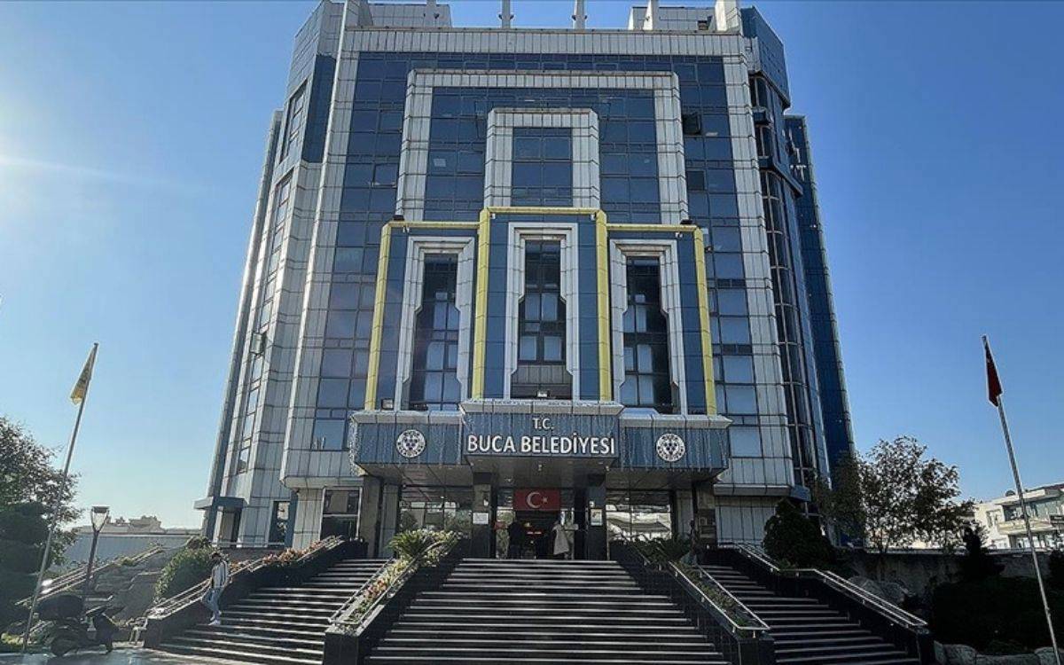 buca-belediyesi-operasyonu-26-kisi-adliyeye-cikarildi
